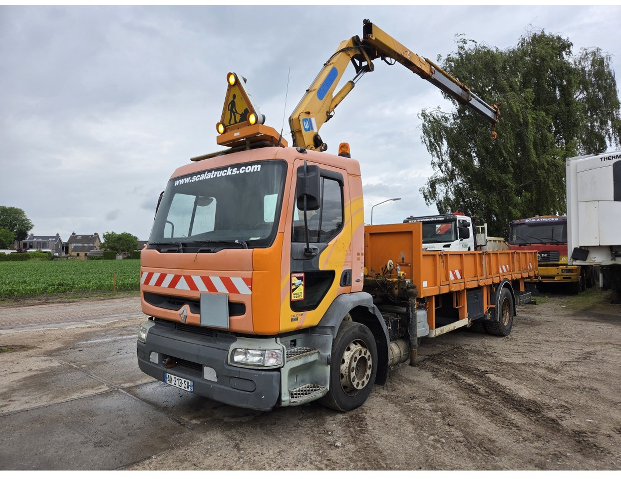 Renault Premium 300 MECHANICAL PUMP OPEN BOX COMPRESSOR CRANE EFFER 140/2S - Bortu kravas automašīna/ Platforma, Kravas auto ar manipulatoru: foto 1 Renault Premium 300 MECHANICAL PUMP OPEN BOX COMPRESSOR CRANE EFFER 140/2S - Bortu kravas automašīna/ Platforma, Kravas auto ar manipulatoru: foto 1