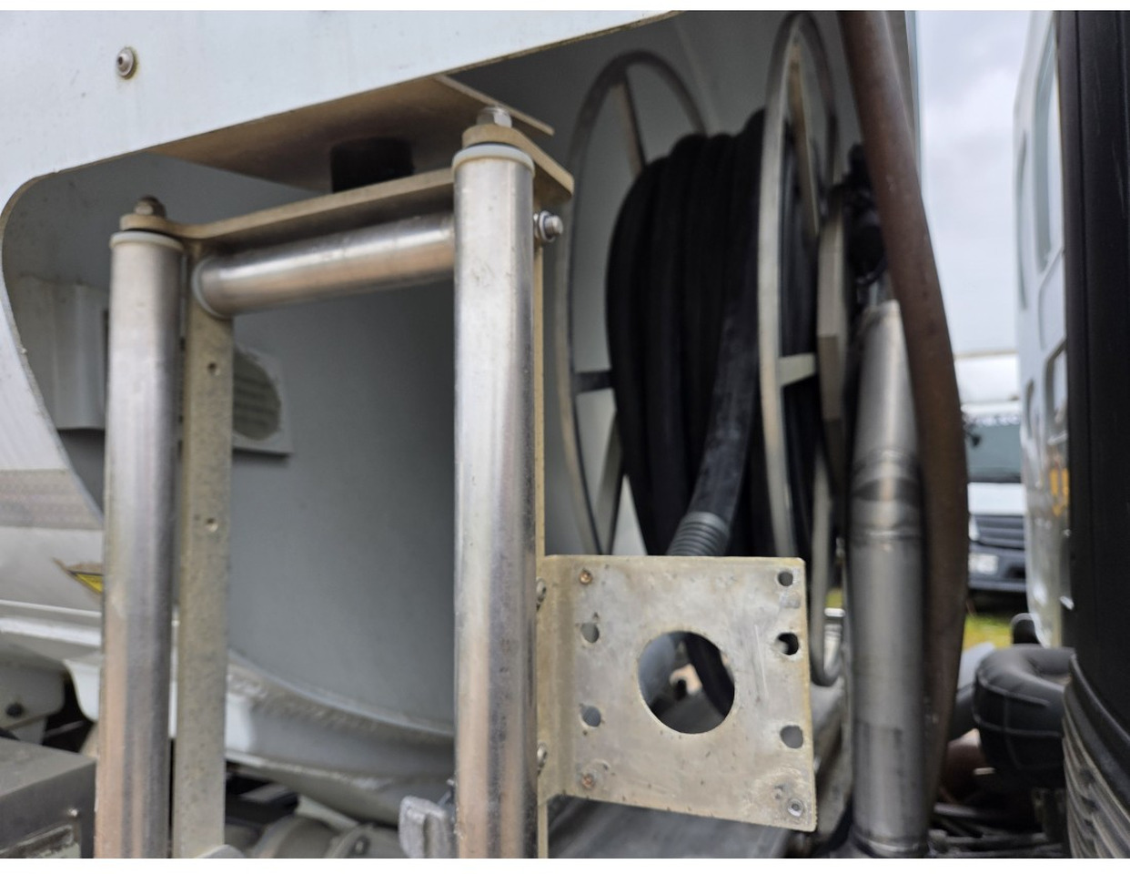 Autocisterna Renault Premium 340 6x2 Fuel Tank 18.540 L 3 compart Steering Axle Retarder Manual gearbox: foto 10