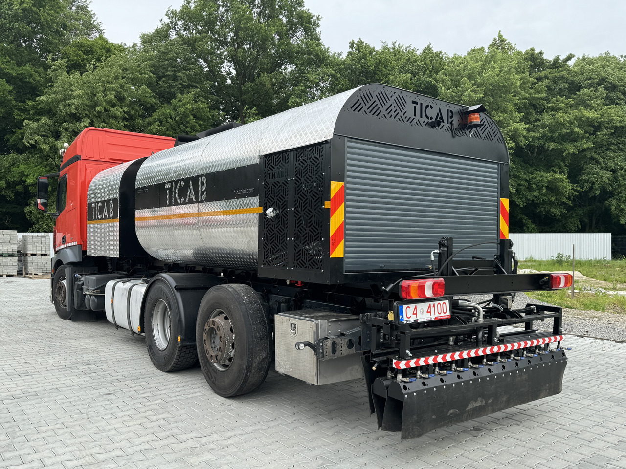 TICAB Asphalt Distributor, 8000 L, Аutonomous Asphalt Sprayer, Manufacturer - Betona sūknis: foto 1 TICAB Asphalt Distributor, 8000 L, Аutonomous Asphalt Sprayer, Manufacturer - Betona sūknis: foto 1