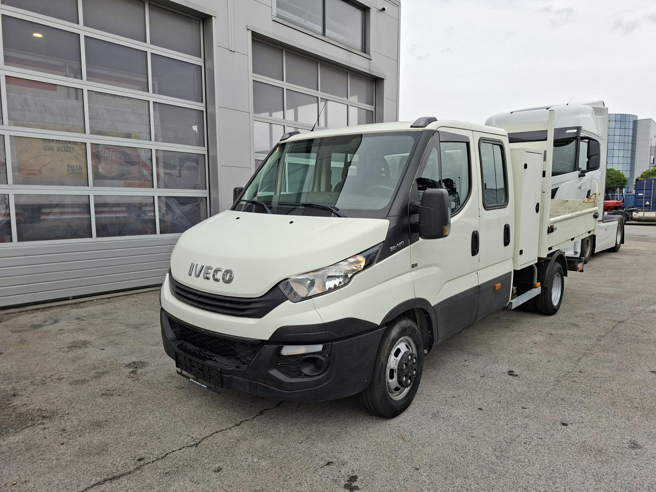 IVECO Daily 35C12D - Komercauto pašizgāzējs, Kravas-pasažieru furgons: foto 1 IVECO Daily 35C12D - Komercauto pašizgāzējs, Kravas-pasažieru furgons: foto 1