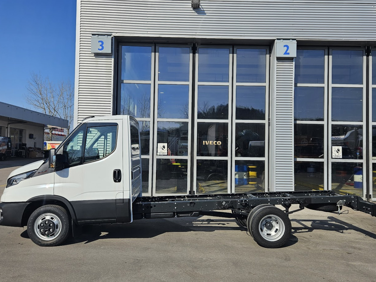 IVECO Daily 35C16H3.0 - Šasija kravas automašīna: foto 2 IVECO Daily 35C16H3.0 - Šasija kravas automašīna: foto 2