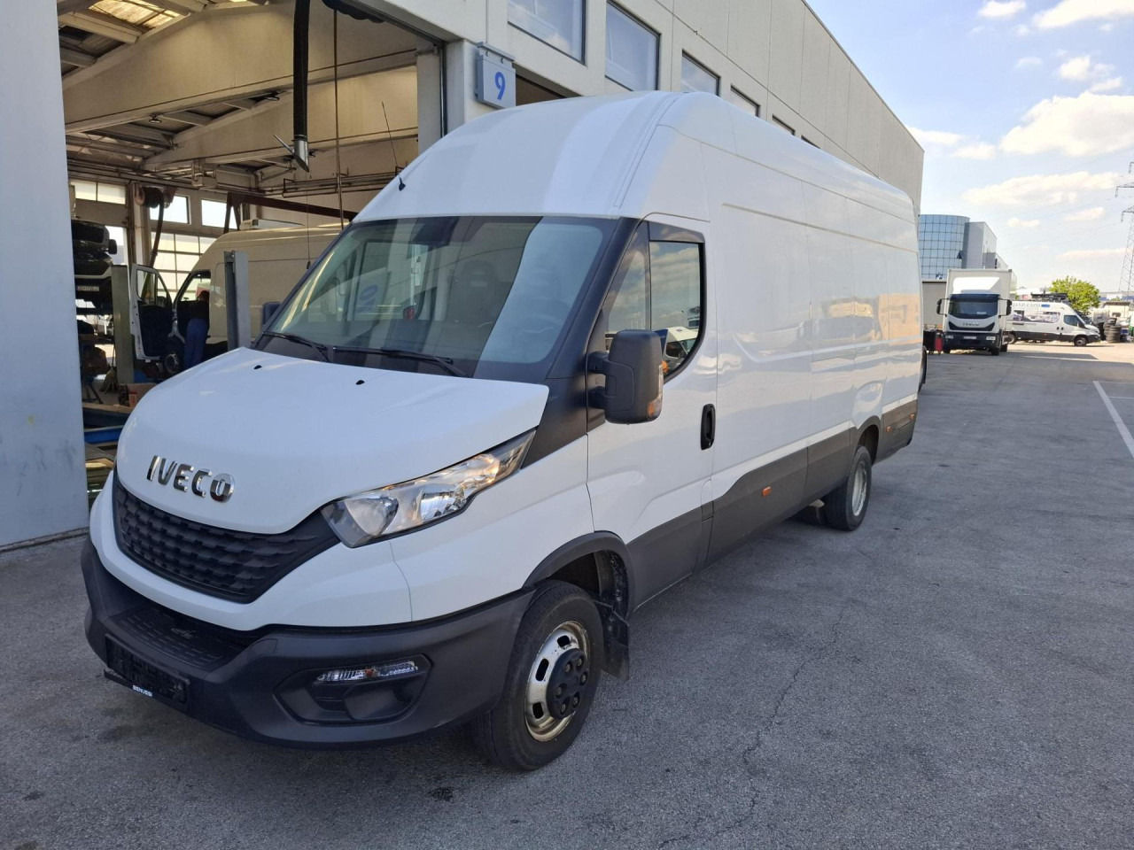 IVECO Daily 35C16V - Pasažieru furgons: foto 1 IVECO Daily 35C16V - Pasažieru furgons: foto 1