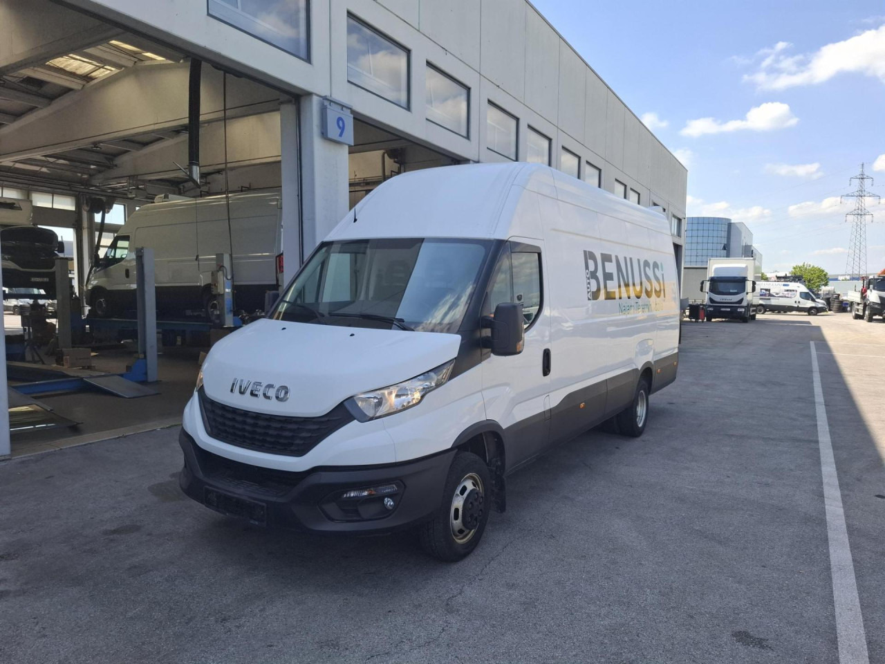 IVECO Daily 35C18H V - Pasažieru furgons: foto 1 IVECO Daily 35C18H V - Pasažieru furgons: foto 1