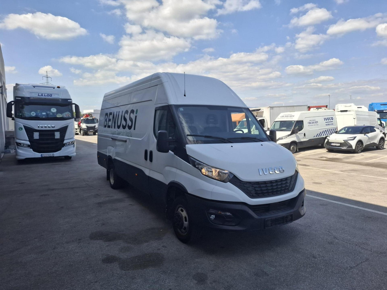 IVECO Daily 35C18H V - Pasažieru furgons: foto 2 IVECO Daily 35C18H V - Pasažieru furgons: foto 2
