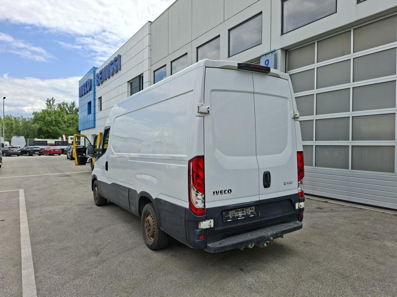 IVECO Daily 35S13V - Pasažieru furgons: foto 3 IVECO Daily 35S13V - Pasažieru furgons: foto 3