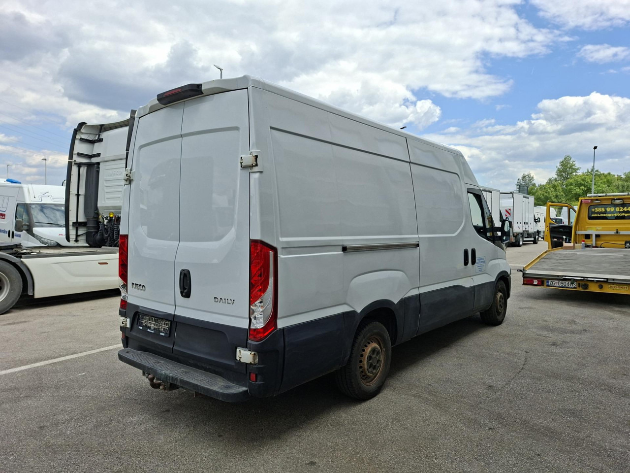 IVECO Daily 35S13V - Pasažieru furgons: foto 4 IVECO Daily 35S13V - Pasažieru furgons: foto 4