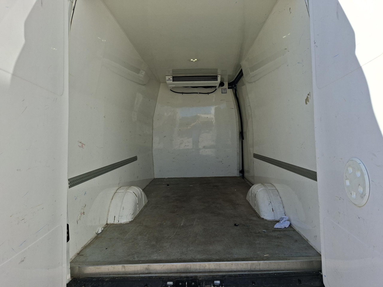 IVECO Daily 35S14V - Komercauto refrižerators: foto 5 IVECO Daily 35S14V - Komercauto refrižerators: foto 5