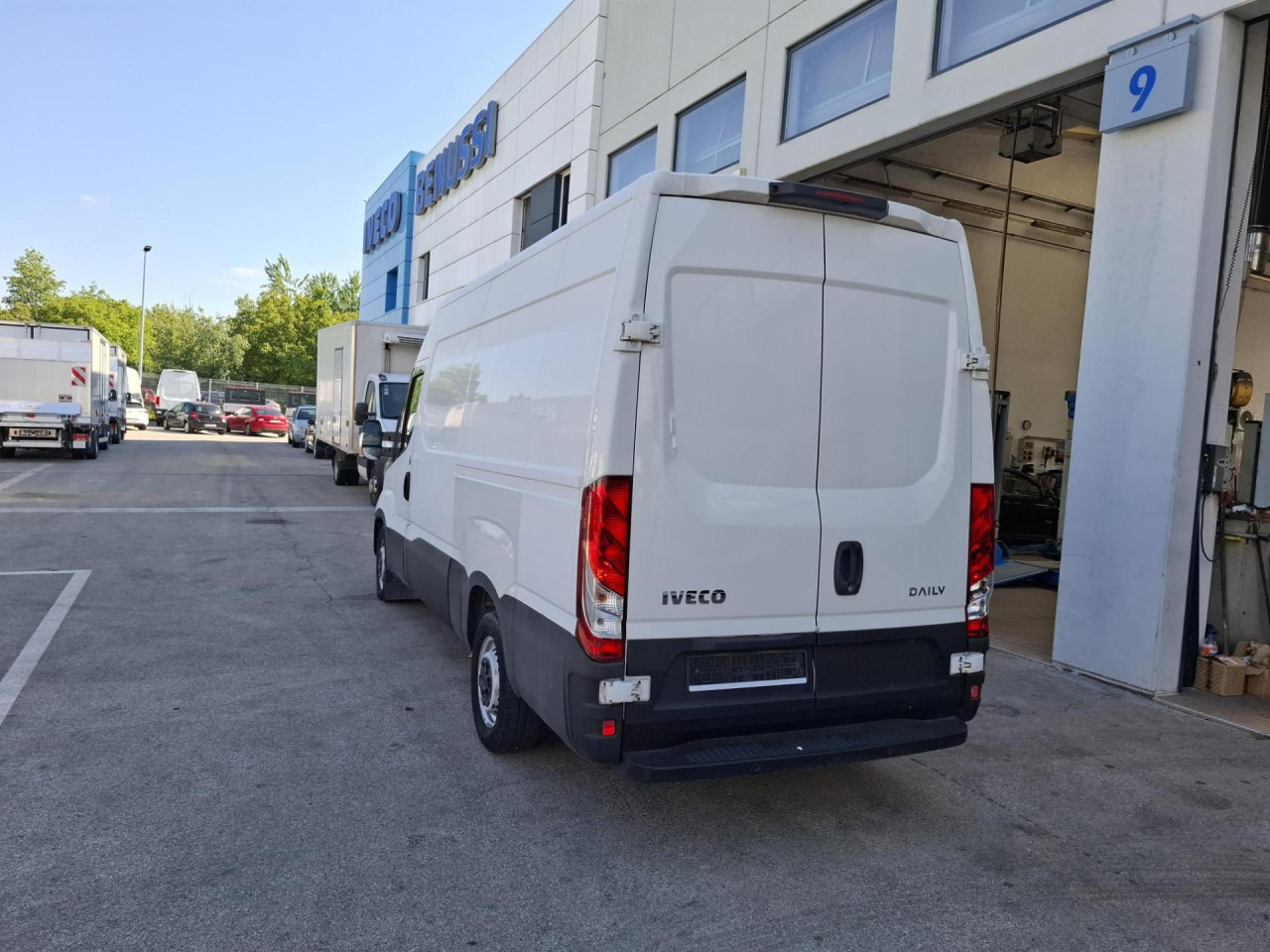 IVECO Daily 35S14V - Pasažieru furgons: foto 3 IVECO Daily 35S14V - Pasažieru furgons: foto 3