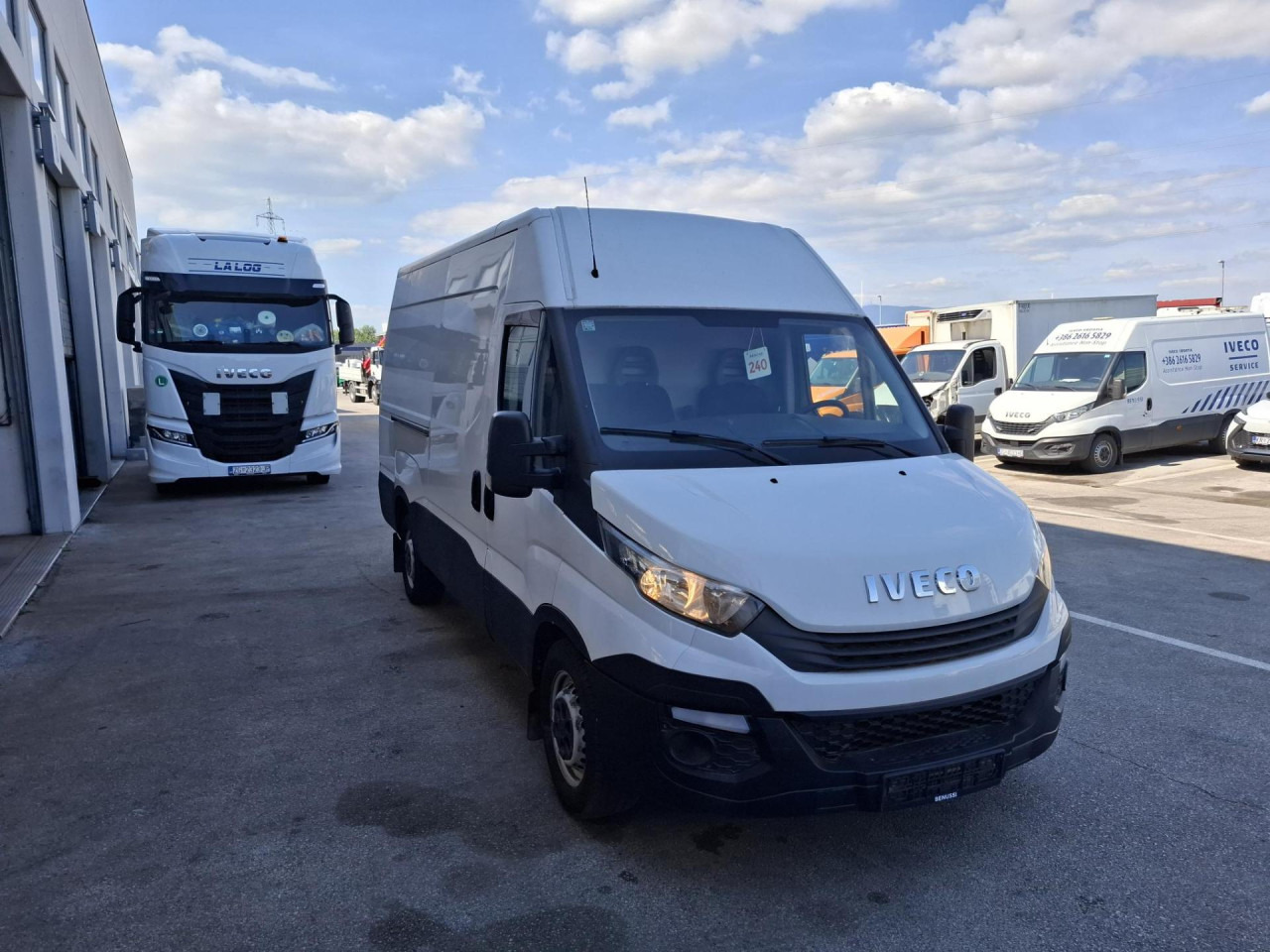 IVECO Daily 35S14V - Pasažieru furgons: foto 2 IVECO Daily 35S14V - Pasažieru furgons: foto 2