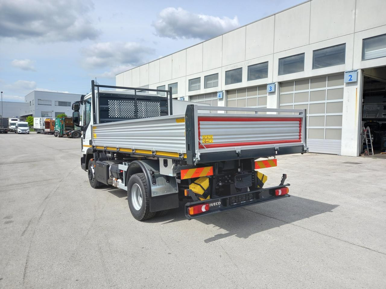 IVECO Eurocargo ML120EL25 - Kravas automašīna pašizgāzējs: foto 3 IVECO Eurocargo ML120EL25 - Kravas automašīna pašizgāzējs: foto 3