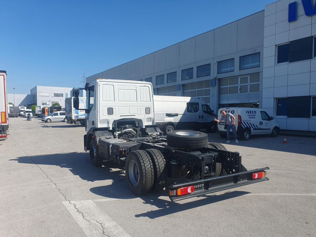 IVECO Eurocargo ML140E25/P - Šasija kravas automašīna: foto 3 IVECO Eurocargo ML140E25/P - Šasija kravas automašīna: foto 3