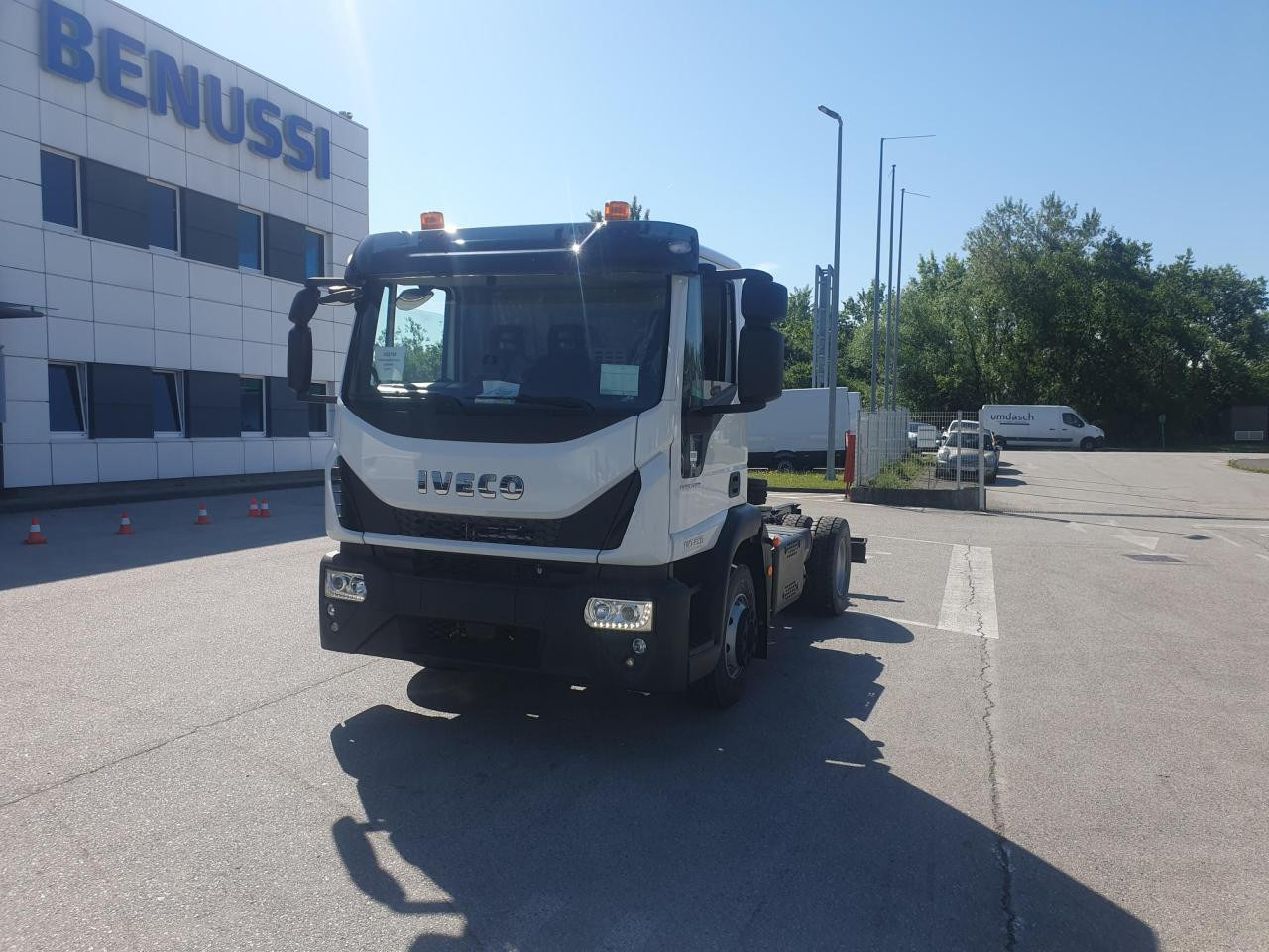 IVECO Eurocargo ML140E25/P - Šasija kravas automašīna: foto 1 IVECO Eurocargo ML140E25/P - Šasija kravas automašīna: foto 1