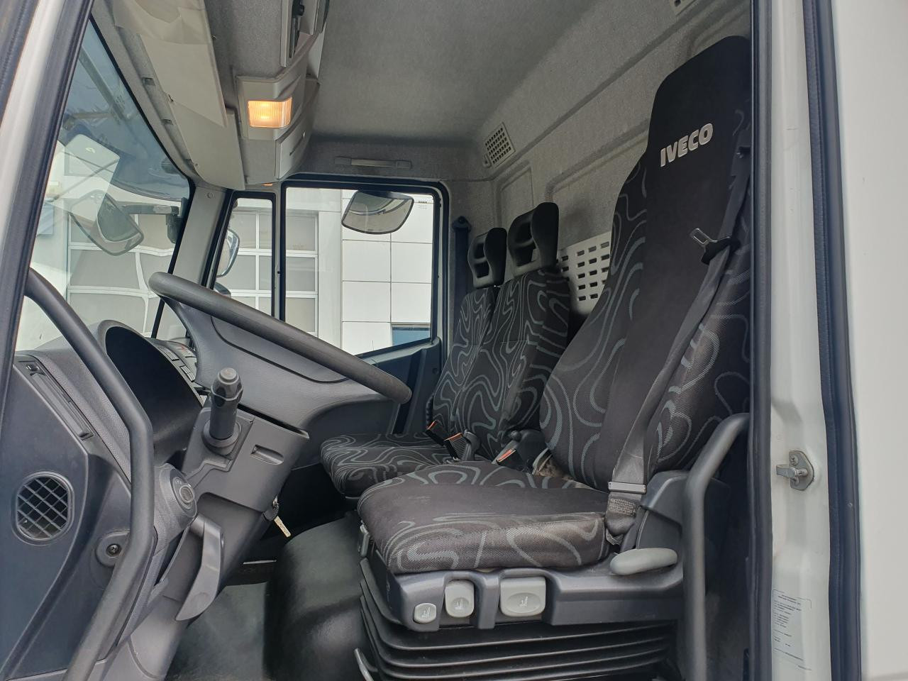 Interior photo 1: Kravas automašīna ar tentu IVECO Eurocargo ML150E28/FP