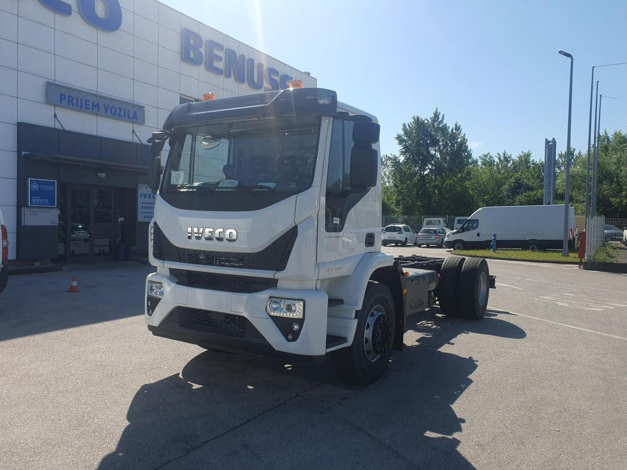IVECO Eurocargo ML180E32/P - Šasija kravas automašīna: foto 1 IVECO Eurocargo ML180E32/P - Šasija kravas automašīna: foto 1