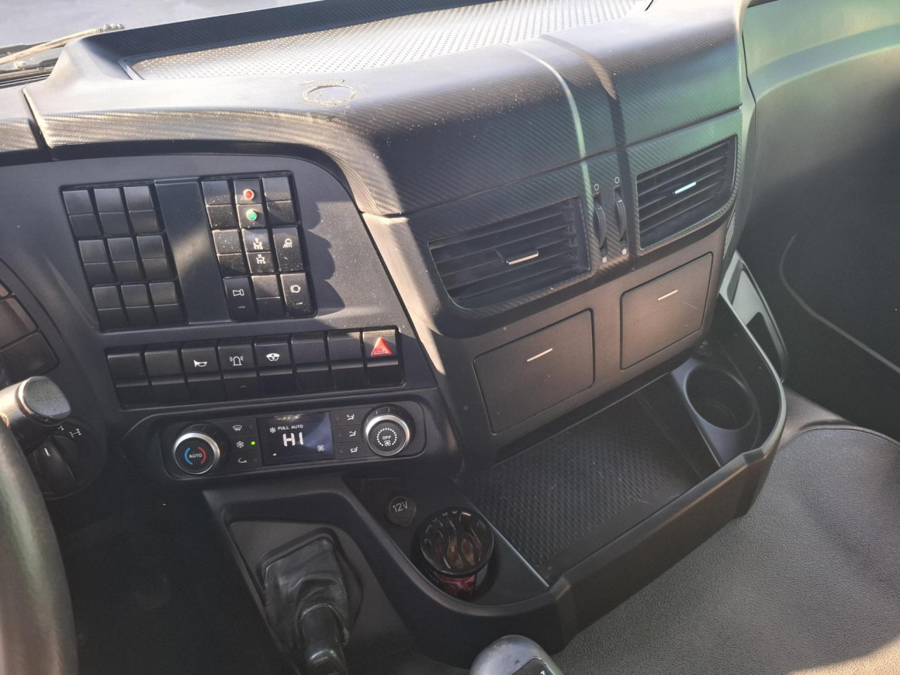 IVECO Trakker AD410T50 - Kravas automašīna pašizgāzējs: foto 3 IVECO Trakker AD410T50 - Kravas automašīna pašizgāzējs: foto 3