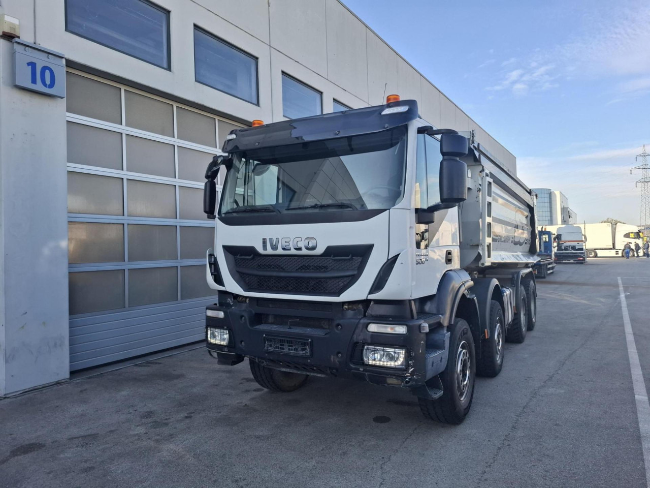 IVECO Trakker AD410T50 - Kravas automašīna pašizgāzējs: foto 1 IVECO Trakker AD410T50 - Kravas automašīna pašizgāzējs: foto 1