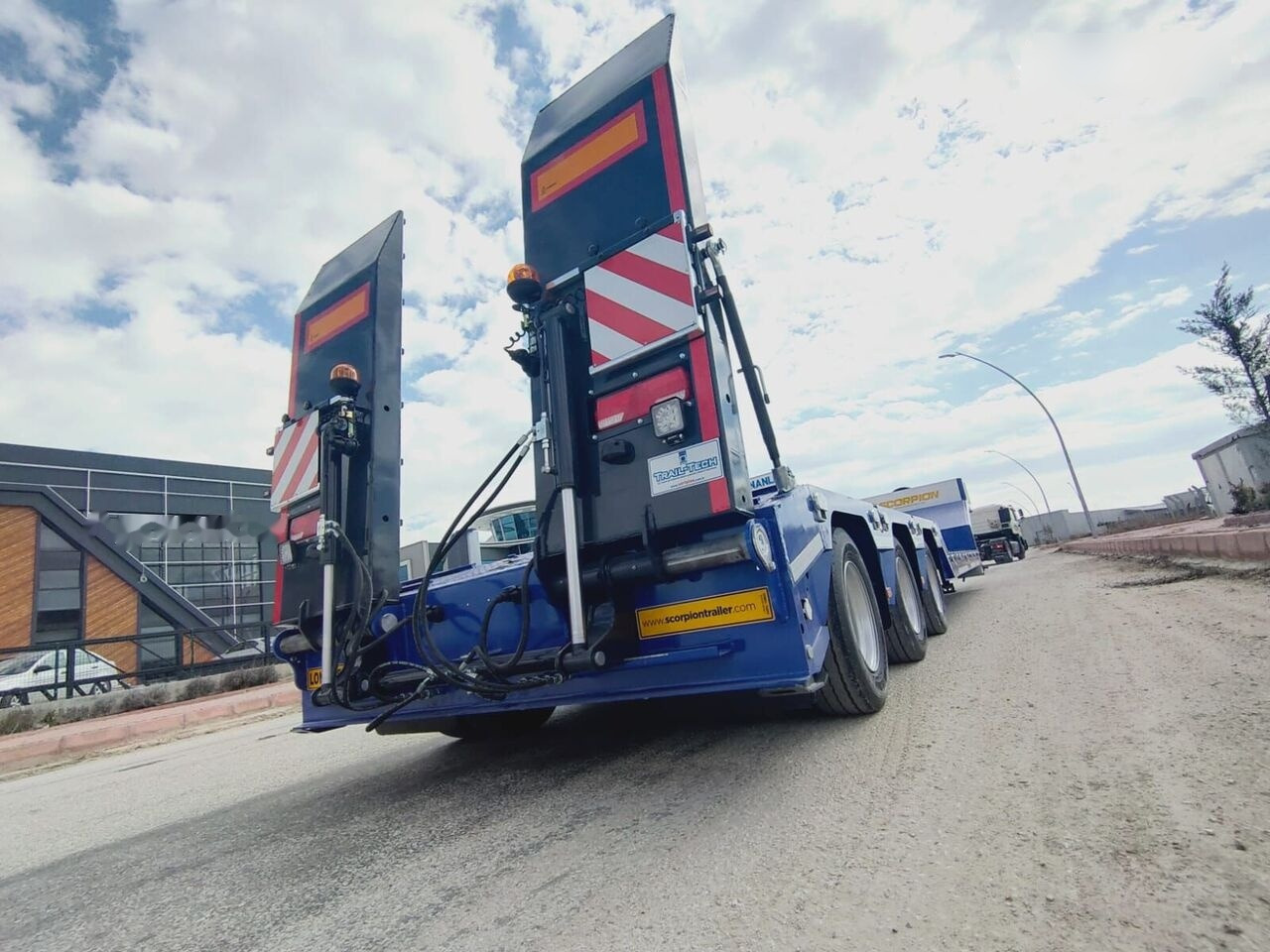 Scorpion Trailer SCORPION TRAILER 3 AXLE LOWBED SEMI TRAILER (CUSTOMIZED) - Puspiekabe zema profila platforma: foto 3 Scorpion Trailer SCORPION TRAILER 3 AXLE LOWBED SEMI TRAILER (CUSTOMIZED) - Puspiekabe zema profila platforma: foto 3