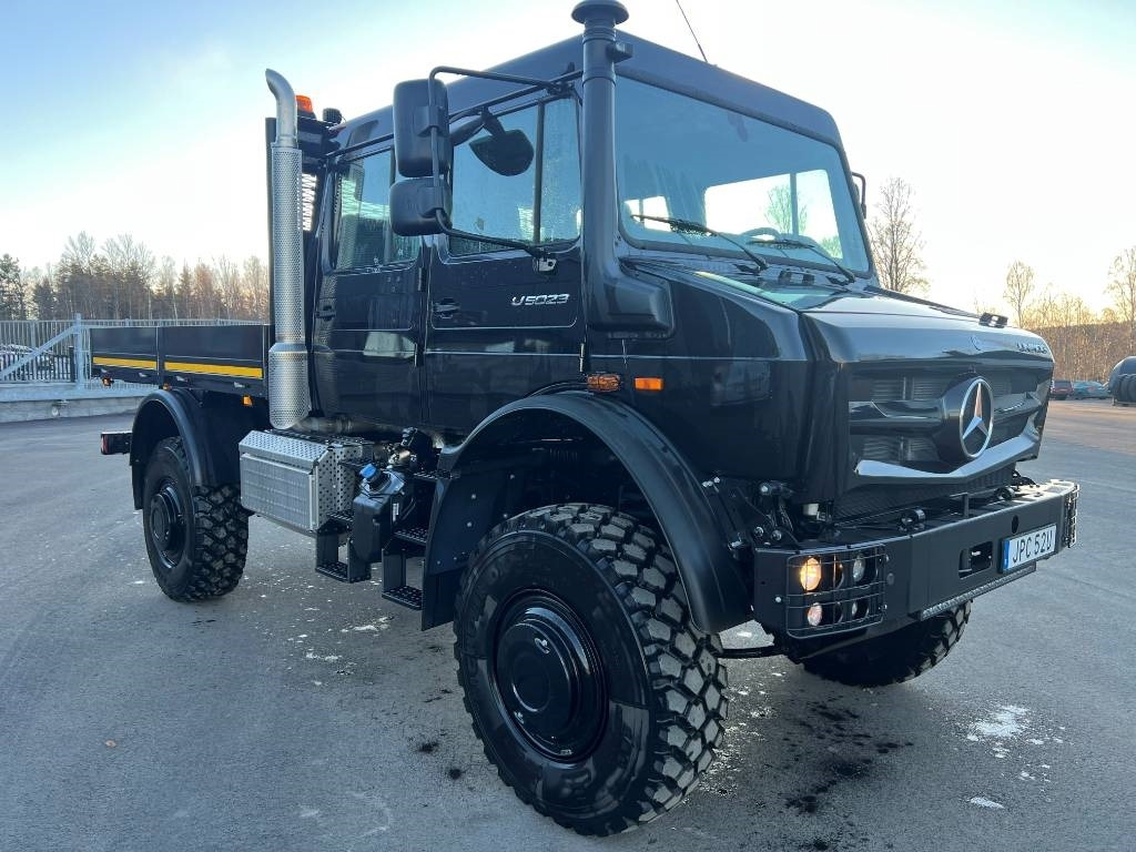 Mercedes-Benz Unimog - Bortu kravas automašīna/ Platforma, Kravas auto ar manipulatoru: foto 5 Mercedes-Benz Unimog - Bortu kravas automašīna/ Platforma, Kravas auto ar manipulatoru: foto 5