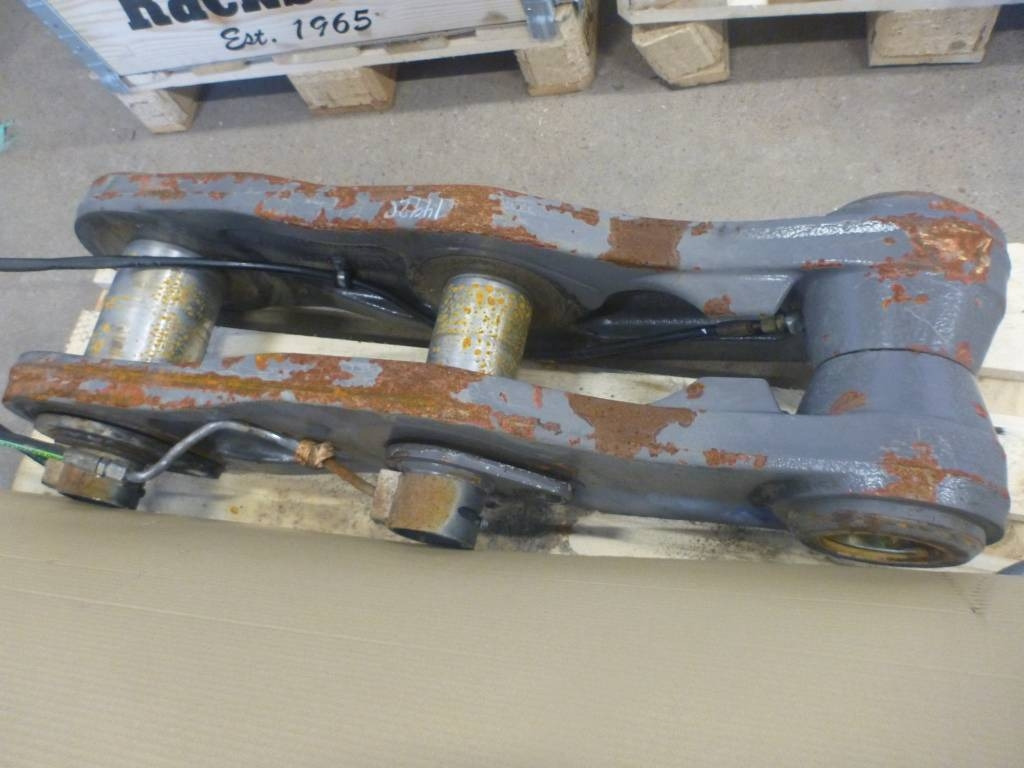 Volvo L 180 H Nedre tiltlänk - Strēle - Celtniecības tehnika: foto 1 Volvo L 180 H Nedre tiltlänk - Strēle - Celtniecības tehnika: foto 1