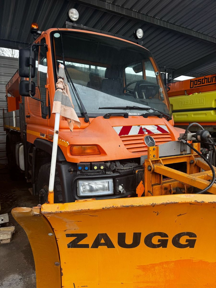 Unimog U400 4x4, Winterdienst, Schild+Streuer - Kravas automašīna: foto 5 Unimog U400 4x4, Winterdienst, Schild+Streuer - Kravas automašīna: foto 5