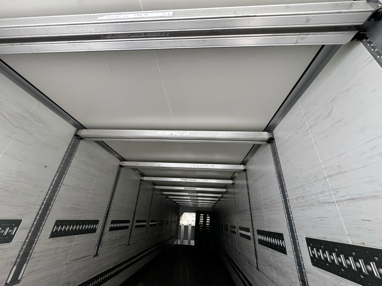 Krone SZ, Doppelstock, isoliert, Duoplex steel - Puspiekabe slēgtā virsbūve: foto 4 Krone SZ, Doppelstock, isoliert, Duoplex steel - Puspiekabe slēgtā virsbūve: foto 4