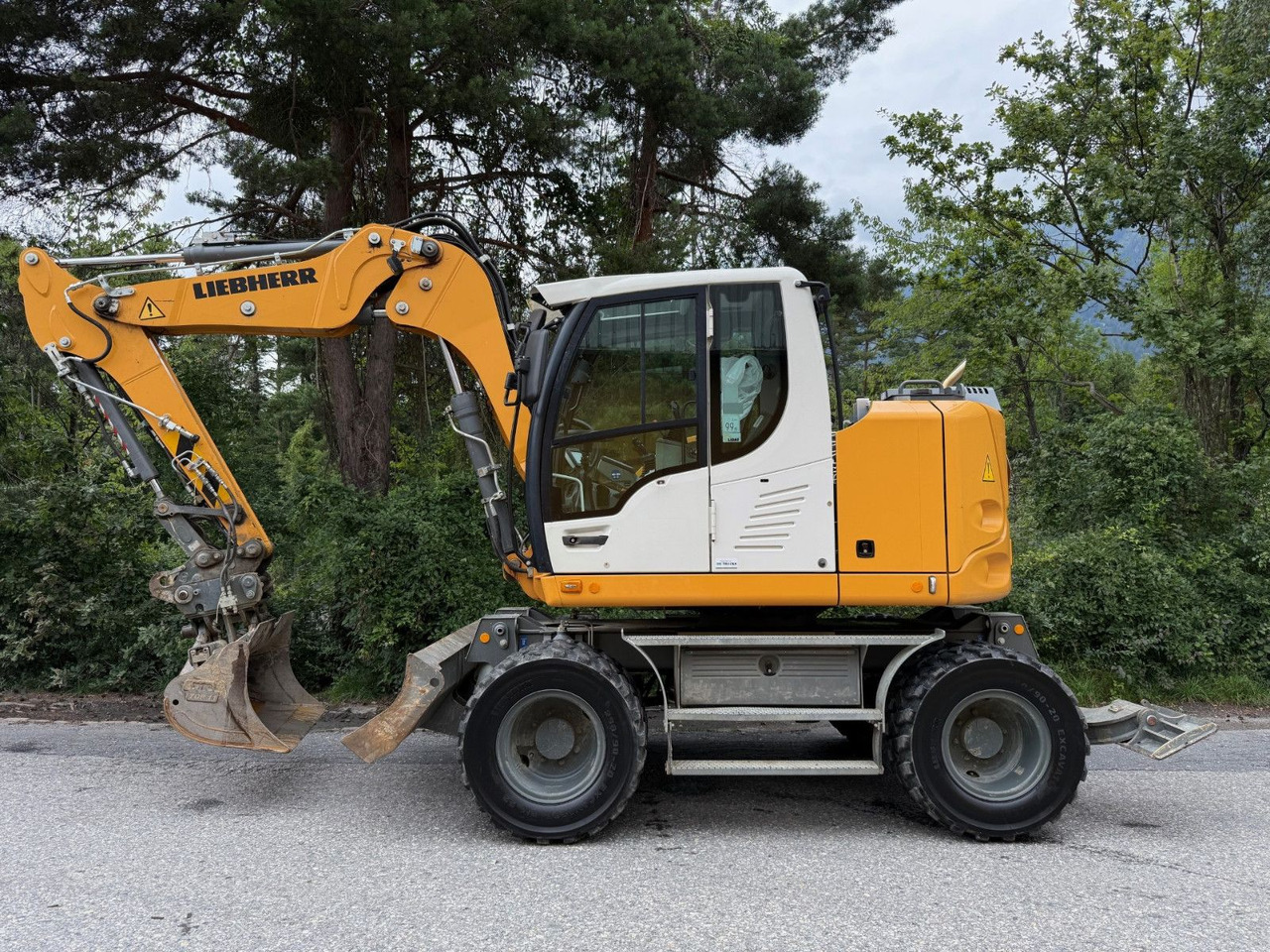 Liebherr A910 Compact Litronic,4 Schaufeln,Schnellwechsle - Riteņu ekskavators: foto 1 Liebherr A910 Compact Litronic,4 Schaufeln,Schnellwechsle - Riteņu ekskavators: foto 1
