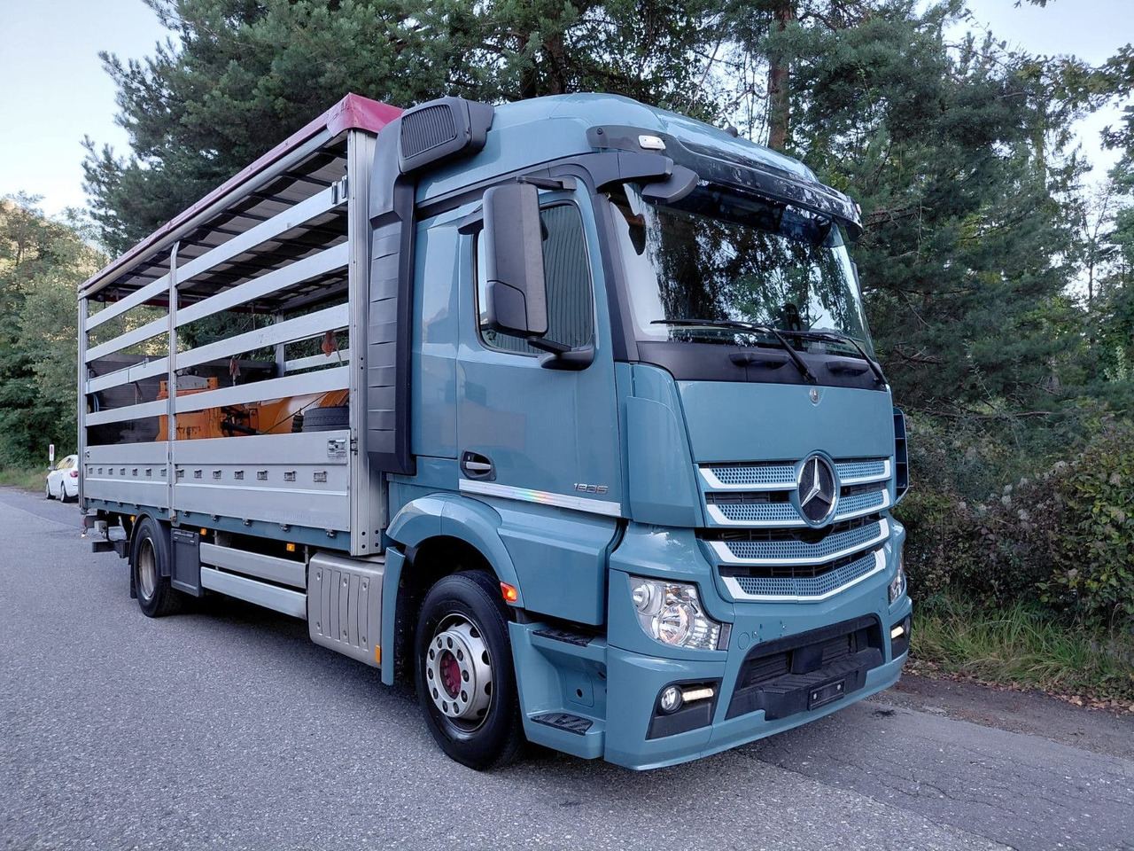 Mercedes-Benz Actros 1836 4x2, E6, Ladebordwand, Fahrschule - Kravas automašīna ar tentu: foto 3 Mercedes-Benz Actros 1836 4x2, E6, Ladebordwand, Fahrschule - Kravas automašīna ar tentu: foto 3