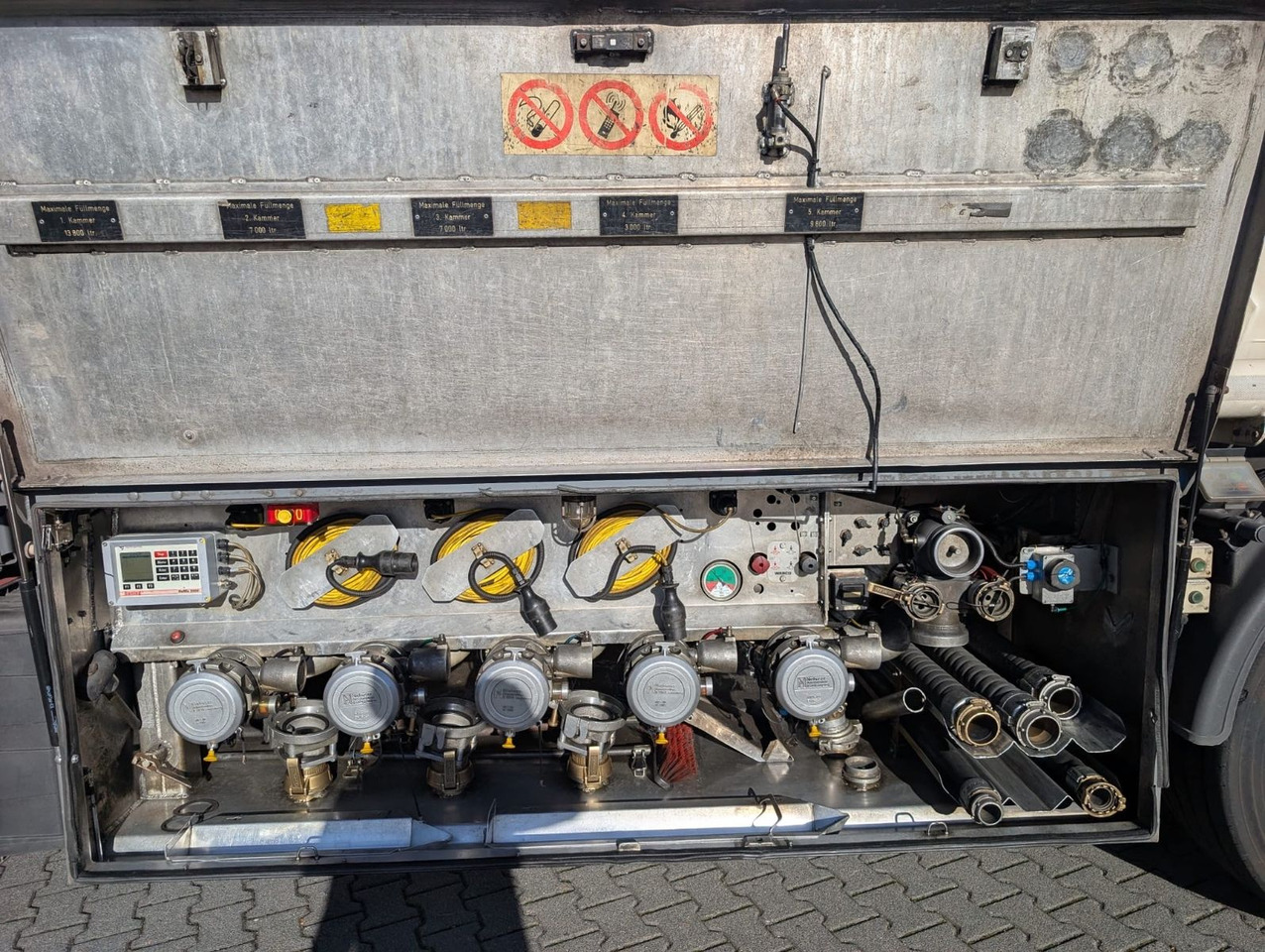 ROHR Hendricks Rohr, ADR, Diesel/Benzin 5 Kammern - Puspiekabe cisterna: foto 3 ROHR Hendricks Rohr, ADR, Diesel/Benzin 5 Kammern - Puspiekabe cisterna: foto 3