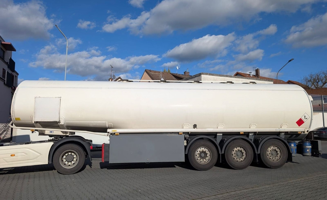 ROHR Hendricks Rohr, ADR, Diesel/Benzin 5 Kammern - Puspiekabe cisterna: foto 1 ROHR Hendricks Rohr, ADR, Diesel/Benzin 5 Kammern - Puspiekabe cisterna: foto 1