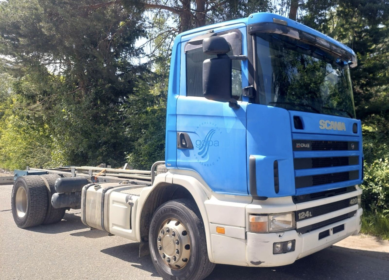 Scania R124LB 420 4x2, Euro 3 - Šasija kravas automašīna: foto 1 Scania R124LB 420 4x2, Euro 3 - Šasija kravas automašīna: foto 1