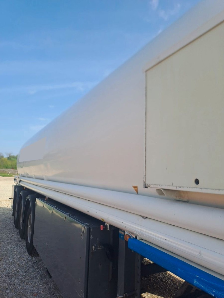 Schrader ADR, Treibstoff Diesel/Benzin, 4 Kammern, Sening Schrader ADR, Treibstoff Diesel/Benzin, 4 Kammern, Sening - Puspiekabe cisterna: foto 5 Schrader ADR, Treibstoff Diesel/Benzin, 4 Kammern, Sening Schrader ADR, Treibstoff Diesel/Benzin, 4 Kammern, Sening - Puspiekabe cisterna: foto 5