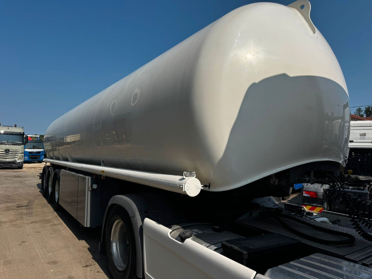 Schrader Treibstoff Diesel/Benzin, 4 Kammern, Sening - Puspiekabe cisterna: foto 2 Schrader Treibstoff Diesel/Benzin, 4 Kammern, Sening - Puspiekabe cisterna: foto 2