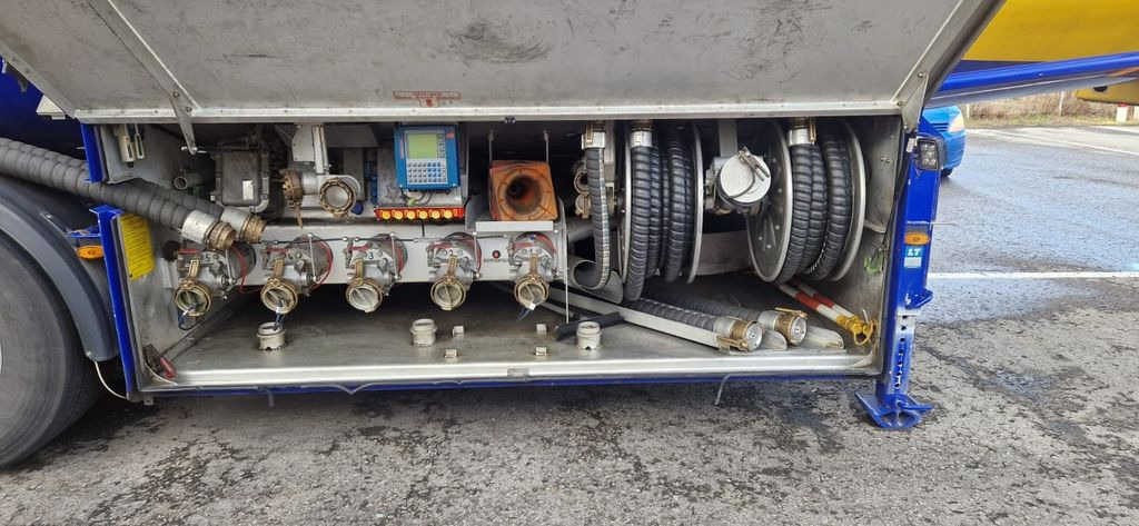 Schwarzmüller Schwingenschlögel,ADR,Diesel/Benzin, 5 Kammern Schwarzmüller Schwingenschlögel,ADR,Diesel/Benzin, 5 Kammern - Puspiekabe cisterna: foto 5 Schwarzmüller Schwingenschlögel,ADR,Diesel/Benzin, 5 Kammern Schwarzmüller Schwingenschlögel,ADR,Diesel/Benzin, 5 Kammern - Puspiekabe cisterna: foto 5