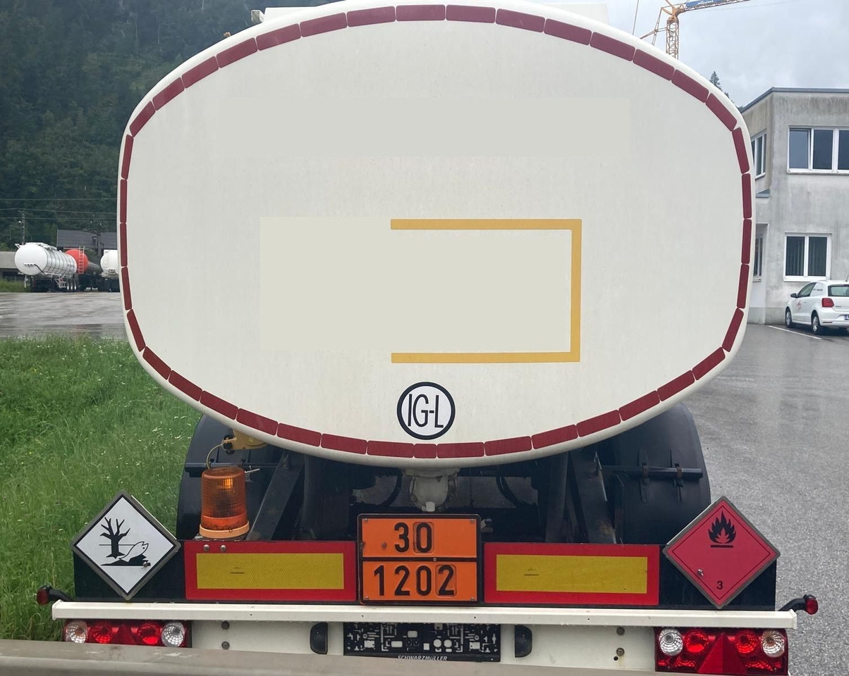 Schwarzmüller TH 3E, 3 Kammern, ADR, Benzin+Diesel, Fuel - Piekabe cisterna: foto 5 Schwarzmüller TH 3E, 3 Kammern, ADR, Benzin+Diesel, Fuel - Piekabe cisterna: foto 5