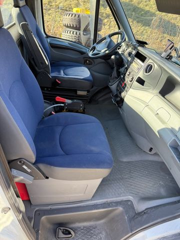 Iveco 50C18 Daily 4x2, E4, ONLY 79600km - Vilcējs: foto 5 Iveco 50C18 Daily 4x2, E4, ONLY 79600km - Vilcējs: foto 5