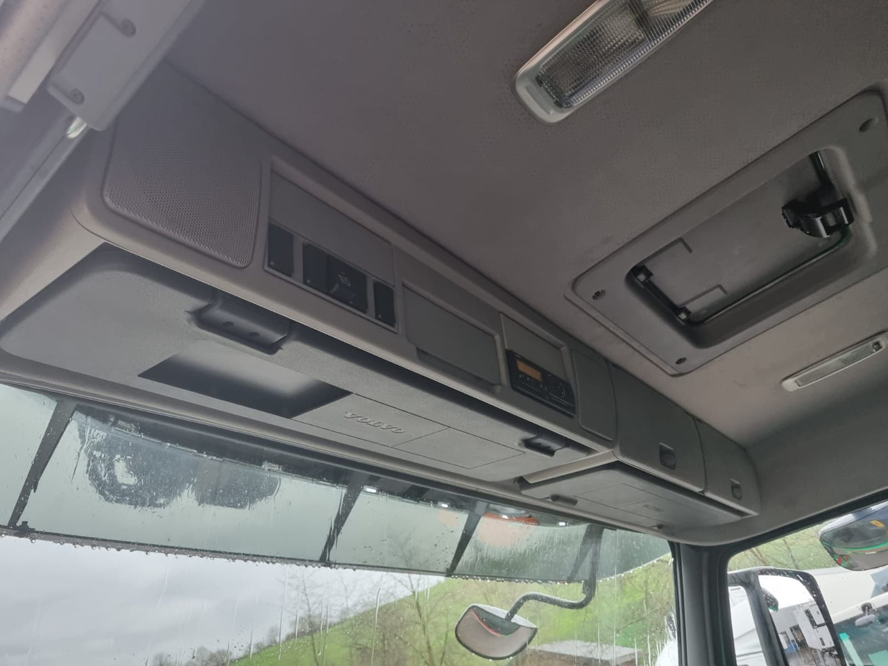 Zirgu kravas automašīna Volvo FL280 4x2, E6, Wohnwagen + 2 Pferdeplaetze Volvo FL280 4x2, E6, 7.40m Chassis, Fahrgestell: foto 16