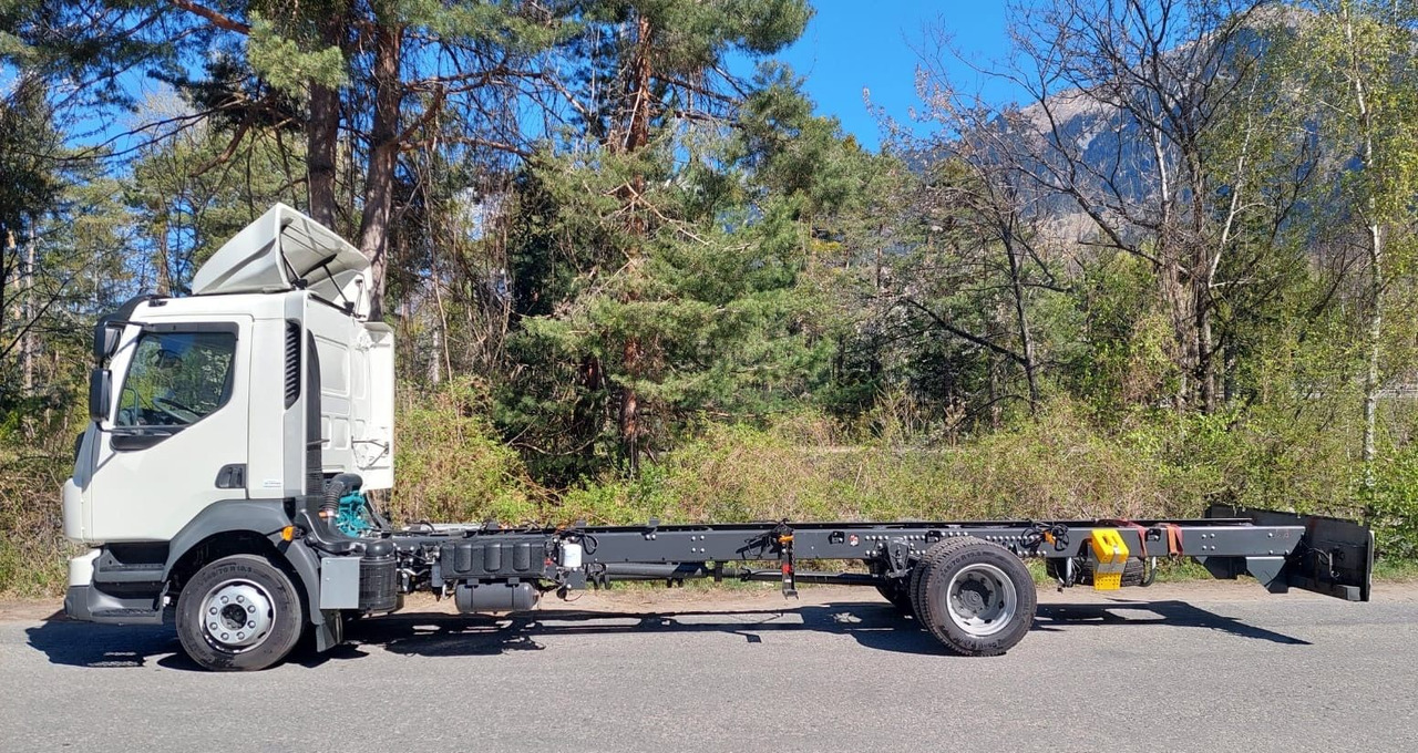 Zirgu kravas automašīna Volvo FL280 4x2, E6, Wohnwagen + 2 Pferdeplaetze Volvo FL280 4x2, E6, 7.40m Chassis, Fahrgestell: foto 6