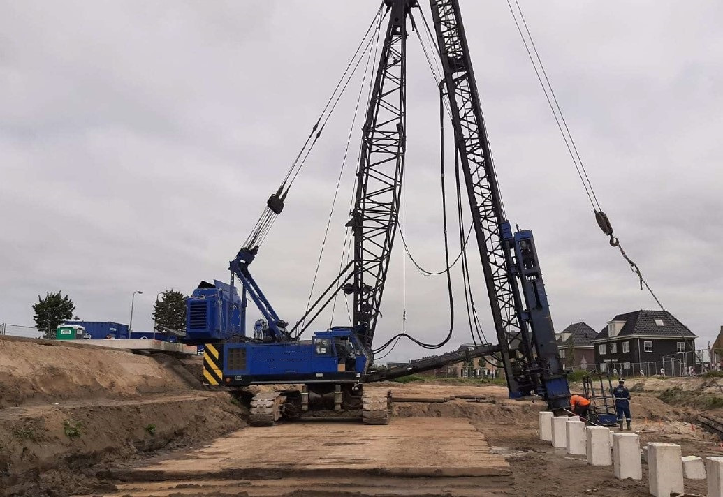HITACHI KH300-3 PD - Kāpurķēžu celtnis: foto 2 HITACHI KH300-3 PD - Kāpurķēžu celtnis: foto 2
