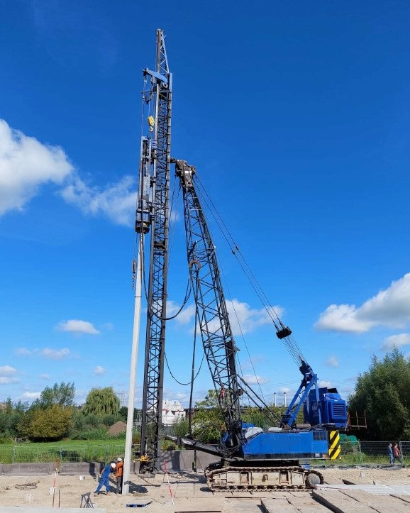 HITACHI KH300-3 PD - Kāpurķēžu celtnis: foto 1 HITACHI KH300-3 PD - Kāpurķēžu celtnis: foto 1
