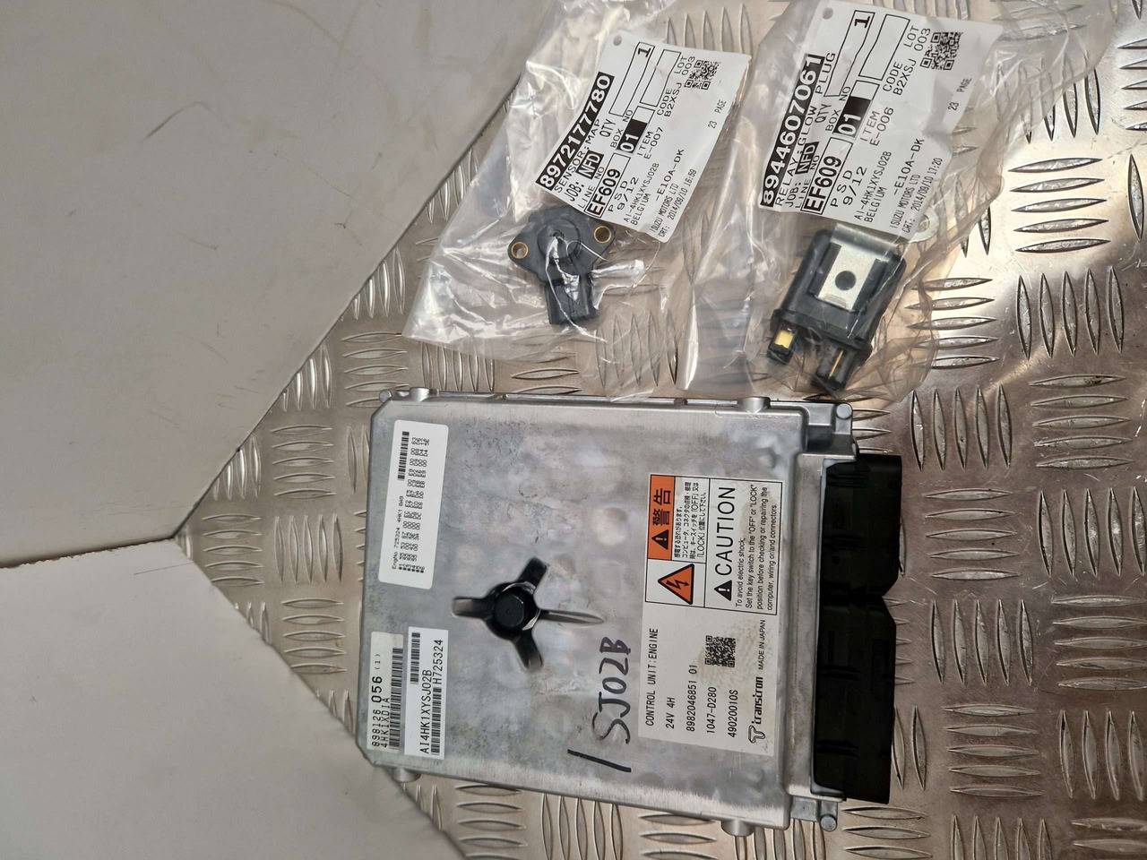 ISUZU ECU 4HK1 XYSJ02B 24V H725324 - Dzinējs un rezerves daļas - Celtniecības tehnika: foto 1 ISUZU ECU 4HK1 XYSJ02B 24V H725324 - Dzinējs un rezerves daļas - Celtniecības tehnika: foto 1