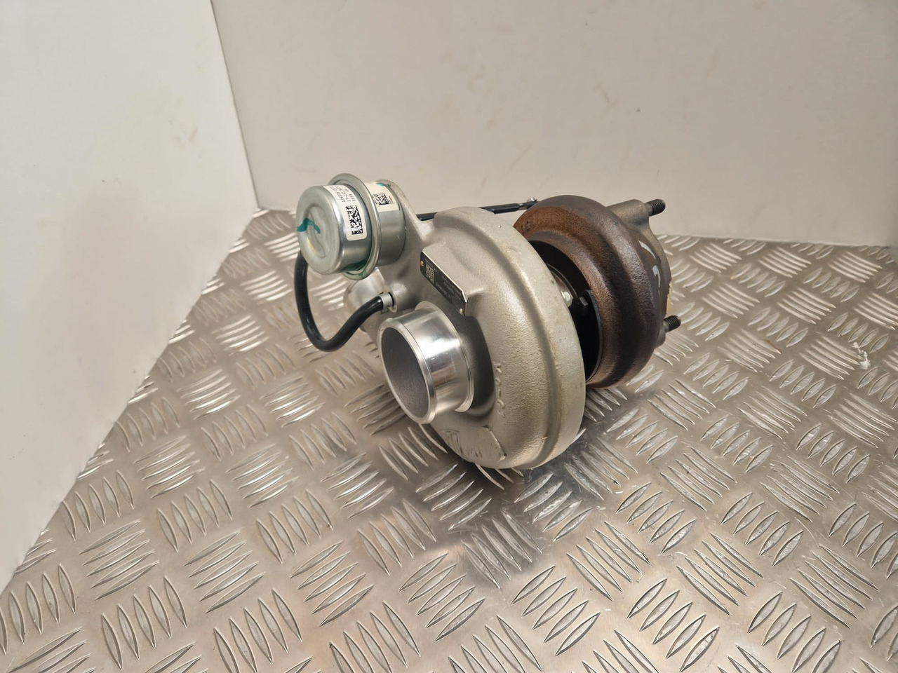 JCB turbocharger 320/06049 Garrett Turbo 762932-02 - Dzinējs un rezerves daļas - Celtniecības tehnika: foto 4 JCB turbocharger 320/06049 Garrett Turbo 762932-02 - Dzinējs un rezerves daļas - Celtniecības tehnika: foto 4