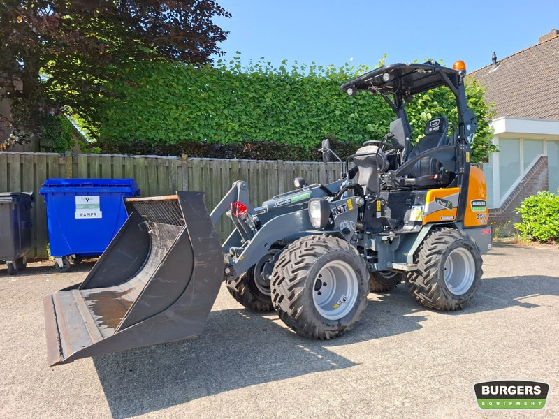 Giant G1500 X-TRA - Kāpurķēžu kompaktiekrāvējs: foto 1 Giant G1500 X-TRA - Kāpurķēžu kompaktiekrāvējs: foto 1