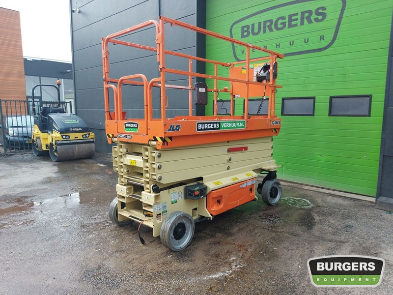 JLG 3246ES - Šķērveida pacēlājs: foto 1 JLG 3246ES - Šķērveida pacēlājs: foto 1