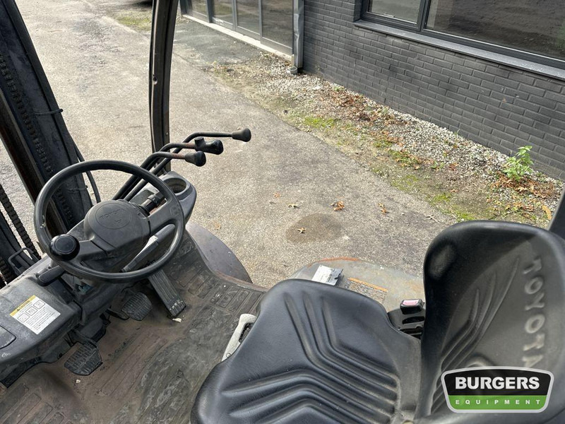 Toyota 8FDF25 - Dīzeļiekrāvējs: foto 5 Toyota 8FDF25 - Dīzeļiekrāvējs: foto 5