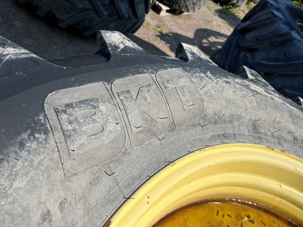 BKT 620/70R42 John Deere 7930 - Riepa - Lauksaimniecības tehnika: foto 4 BKT 620/70R42 John Deere 7930 - Riepa - Lauksaimniecības tehnika: foto 4