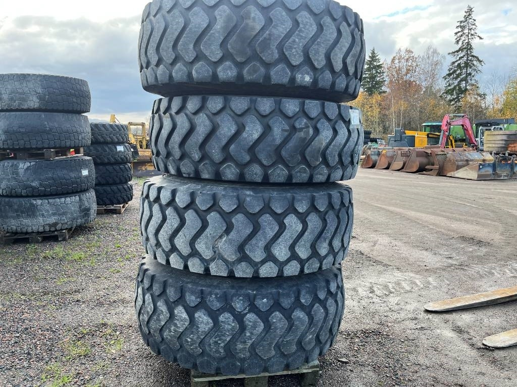 Däck på fälg 20,5-R25 Volvo L70 , 6300 , L90 - Riepa - Celtniecības tehnika: foto 4 Däck på fälg 20,5-R25 Volvo L70 , 6300 , L90 - Riepa - Celtniecības tehnika: foto 4