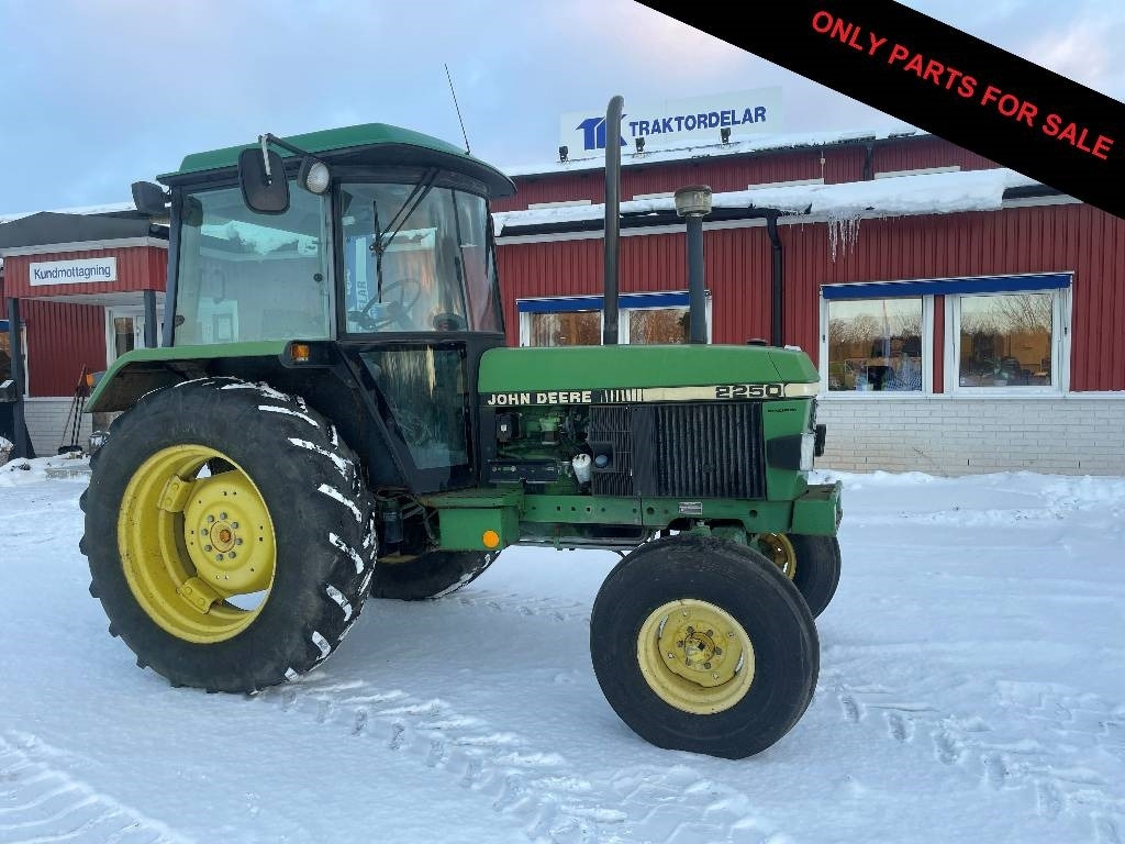 John Deere 2250 Dismantled: only spare parts - Traktors: foto 1 John Deere 2250 Dismantled: only spare parts - Traktors: foto 1
