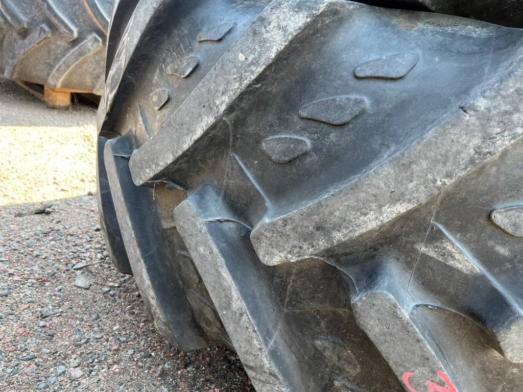 Kleber 520/70R38 480/70R24 till JD 6620 - Riepa - Lauksaimniecības tehnika: foto 3 Kleber 520/70R38 480/70R24 till JD 6620 - Riepa - Lauksaimniecības tehnika: foto 3