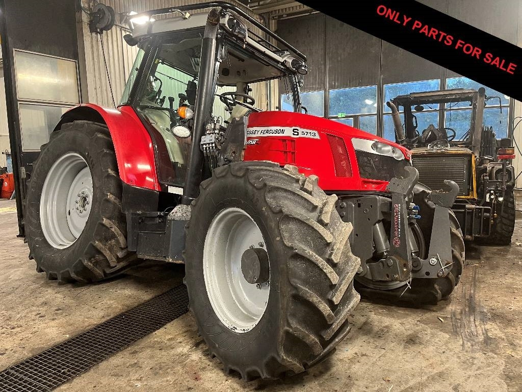 Massey Ferguson 5713 Dismantled: only spare parts - Traktors: foto 1 Massey Ferguson 5713 Dismantled: only spare parts - Traktors: foto 1