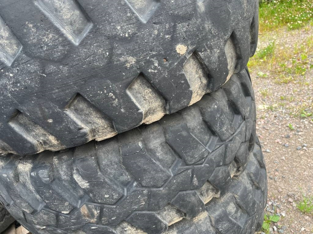 Michelin 335/80-20 till Volvo L30 Zettelmeyer - Riepa - Celtniecības tehnika: foto 3 Michelin 335/80-20 till Volvo L30 Zettelmeyer - Riepa - Celtniecības tehnika: foto 3